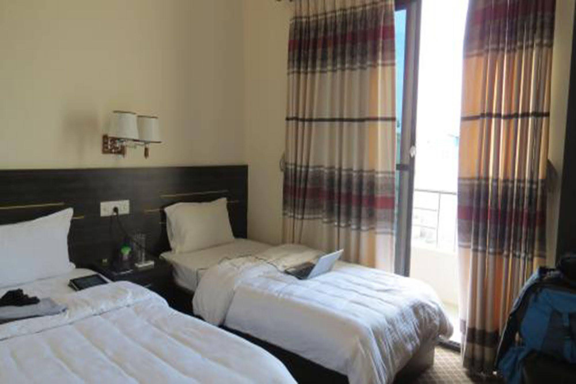 Mirage Inn Rummindei Extérieur photo